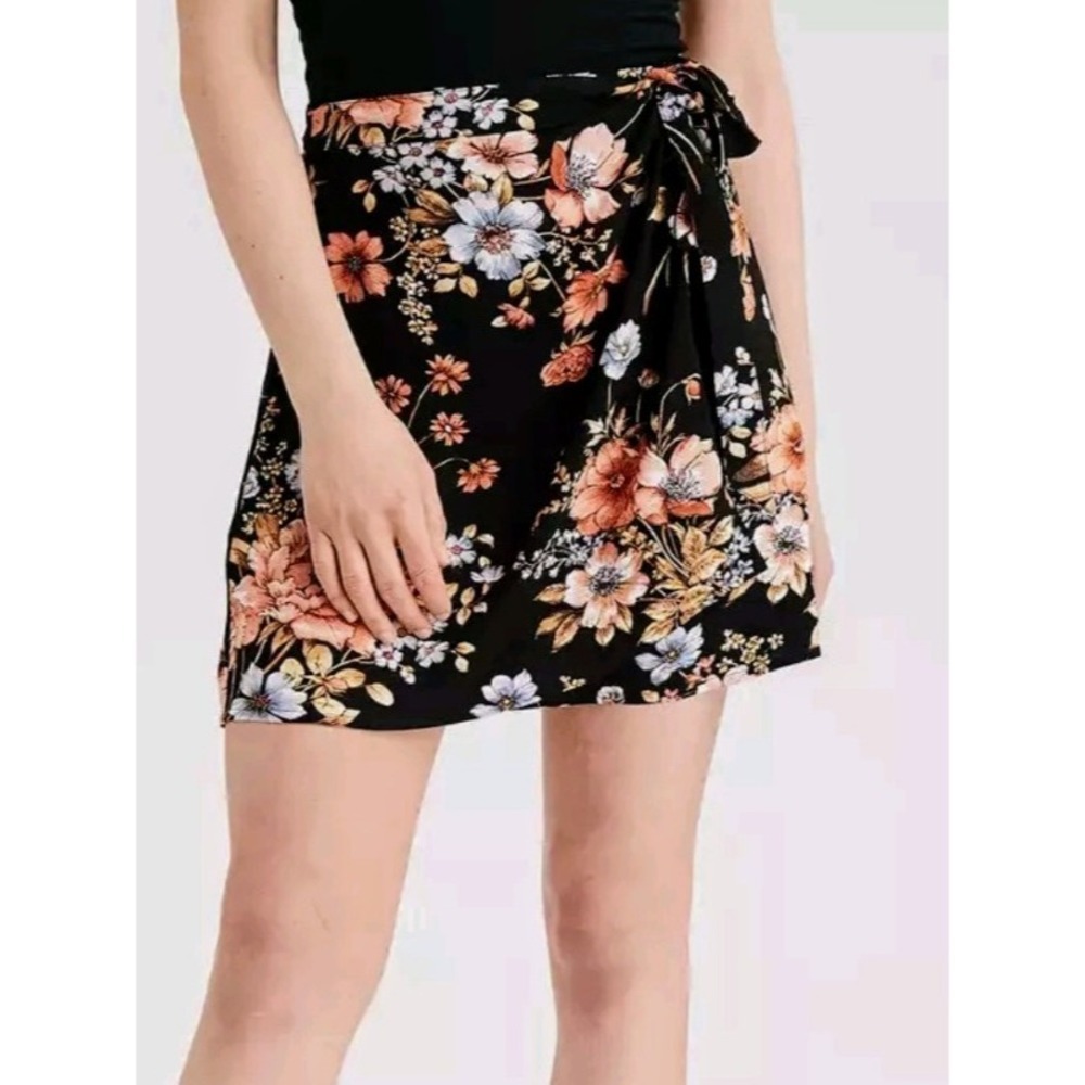 American Eagle Floral Wrap Mini Skirt High Waist Black Peach Small‎